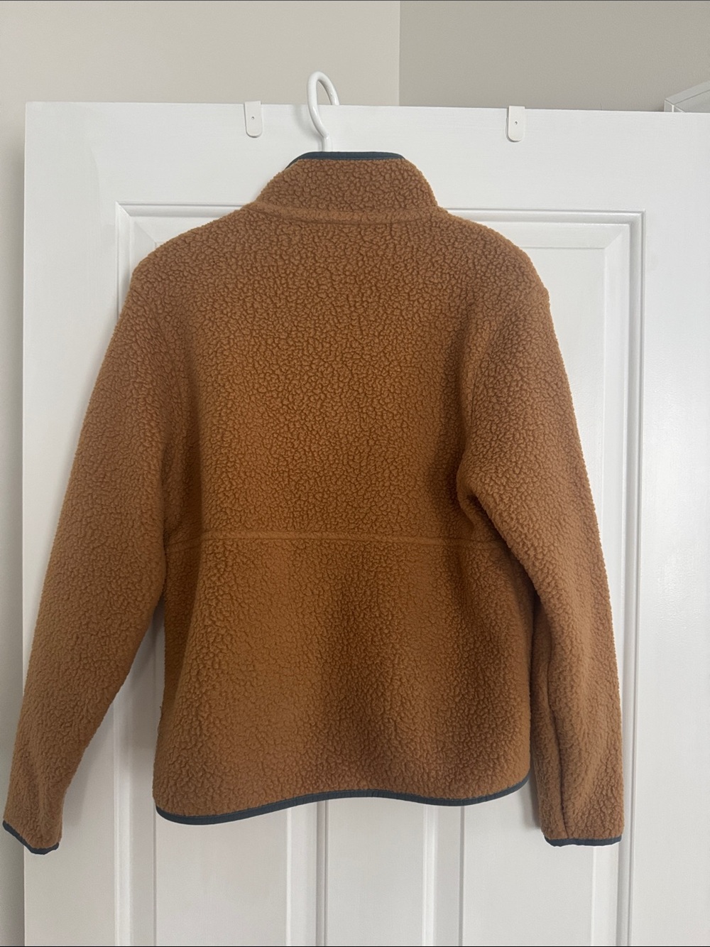 Patagonia women’s light Brown Retro Pile Fleece Jacket - Picture 3 of 3